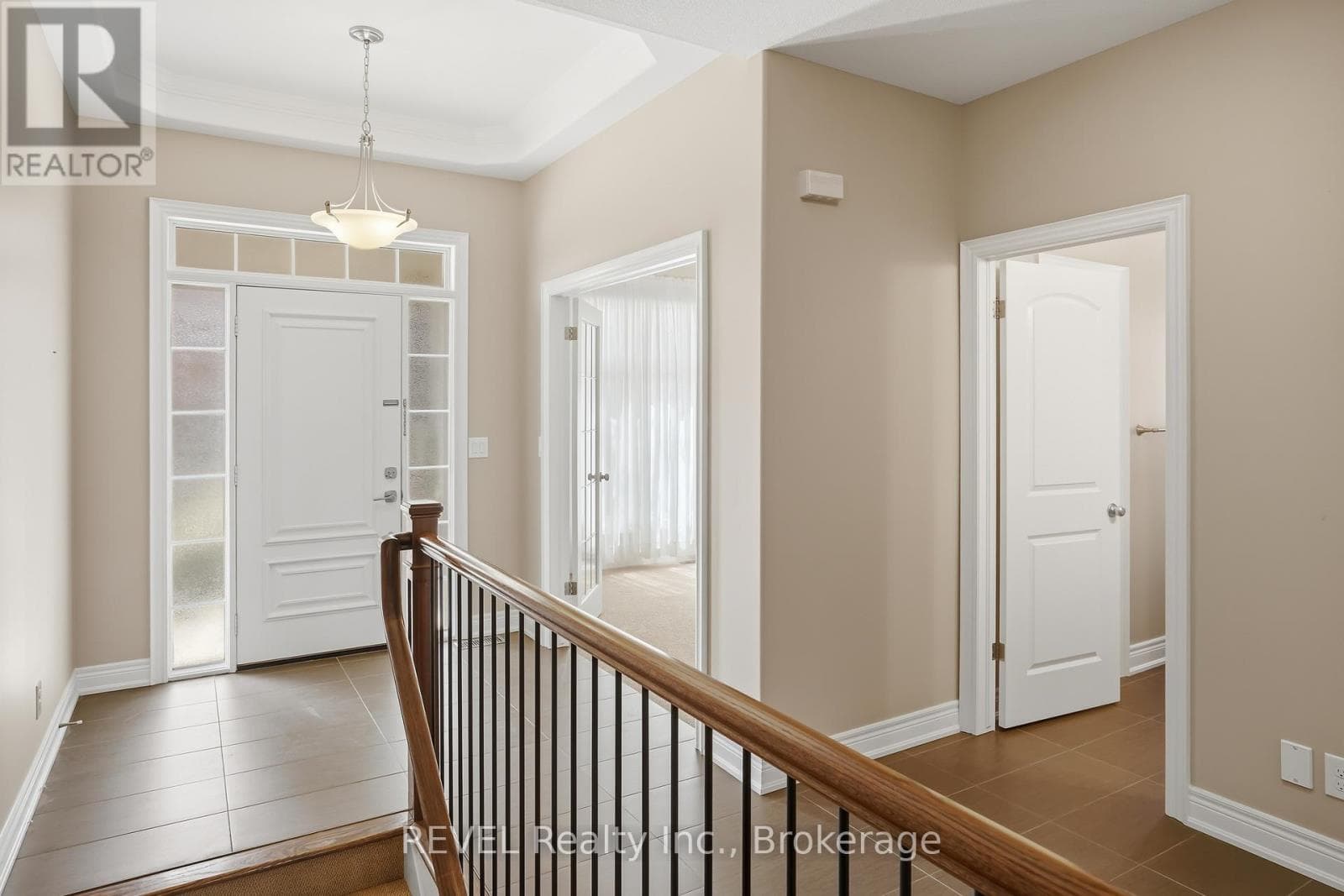 Single Family at 20 Crimson Drive, Niagara-on-the-Lake (St. Davids), Ontario - Photo 3 - RE/MAX Garden City Realty