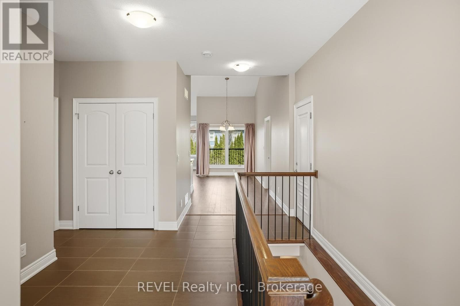 Single Family at 20 Crimson Drive, Niagara-on-the-Lake (St. Davids), Ontario - Photo 4 - RE/MAX Garden City Realty