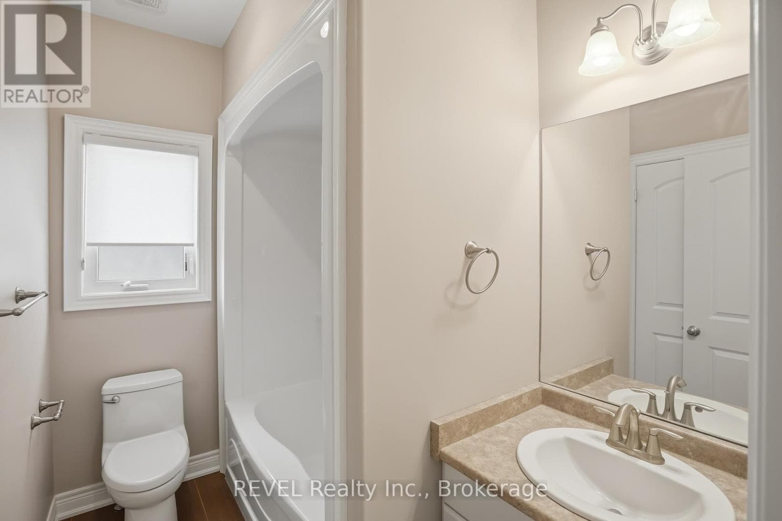 Single Family at 20 Crimson Drive, Niagara-on-the-Lake (St. Davids), Ontario - Photo 5 - RE/MAX Garden City Realty