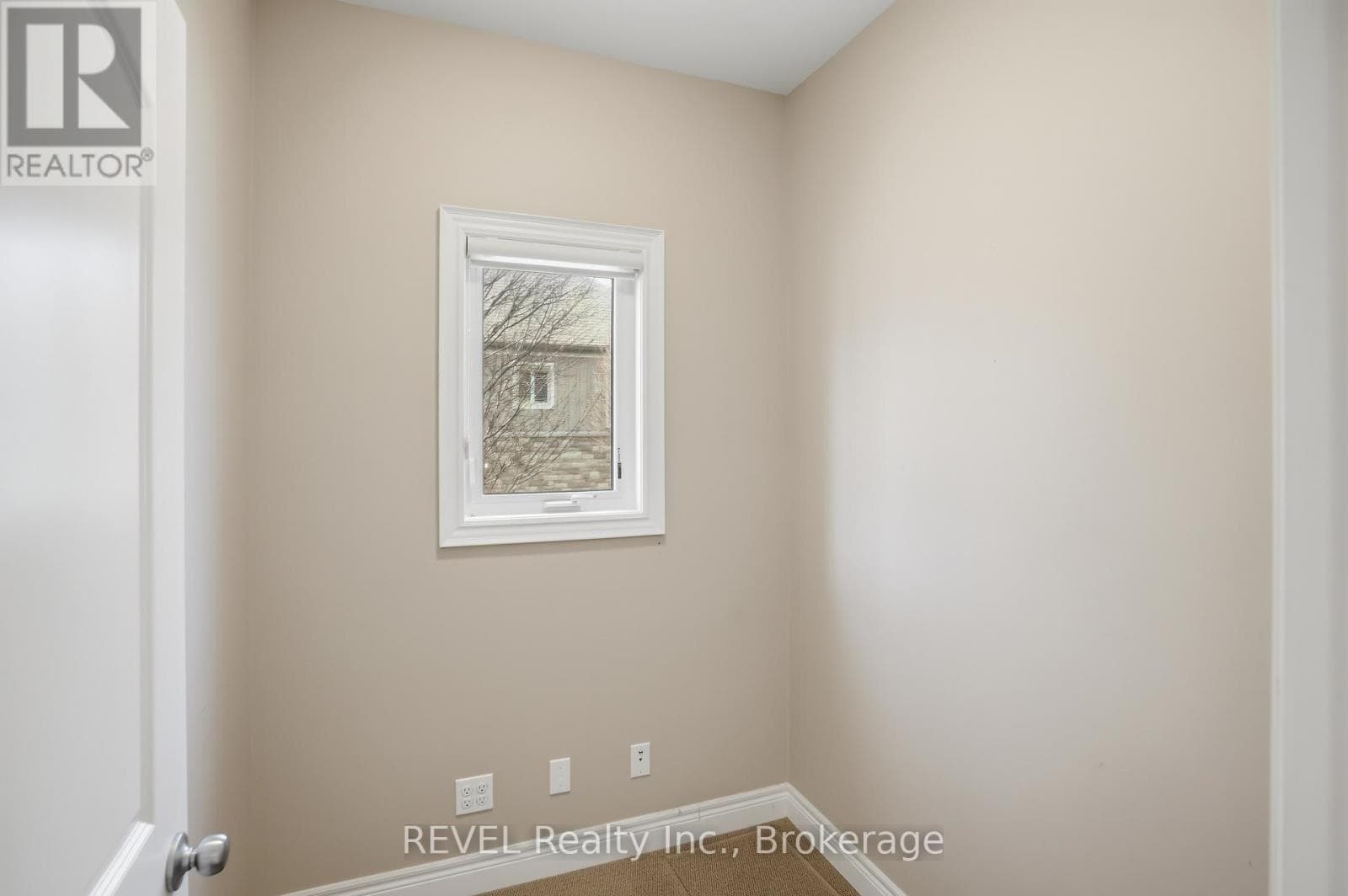 Single Family at 20 Crimson Drive, Niagara-on-the-Lake (St. Davids), Ontario - Photo 7 - RE/MAX Garden City Realty