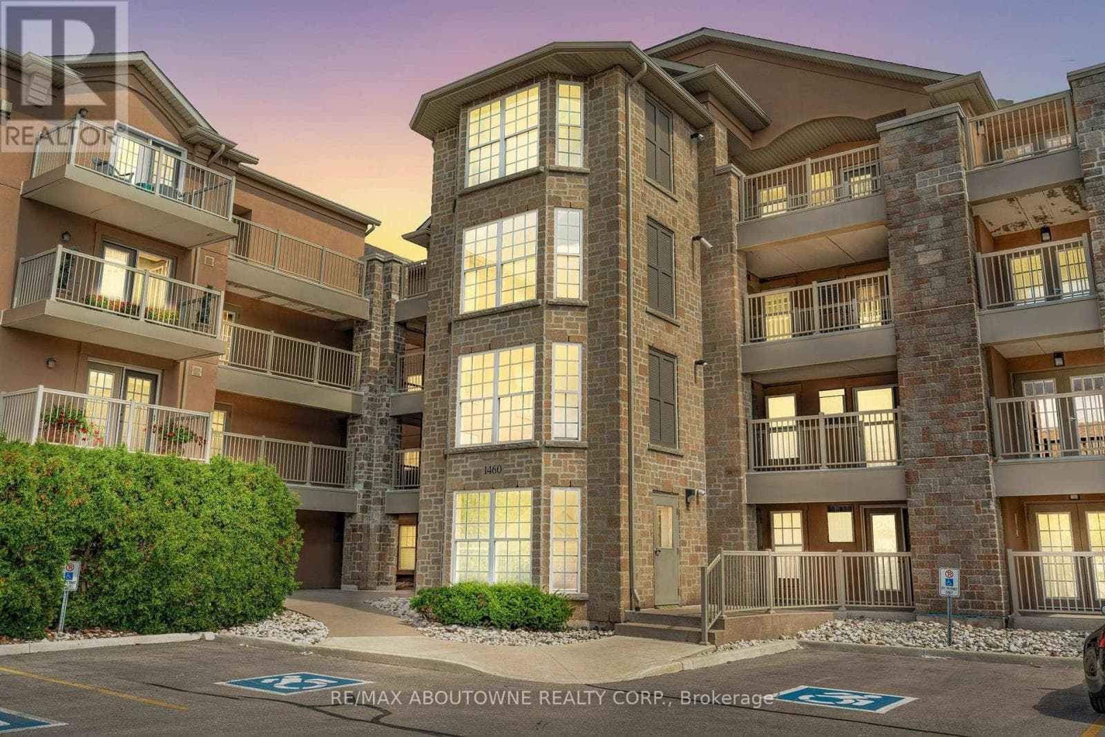 212- 1460 Bishops Gate