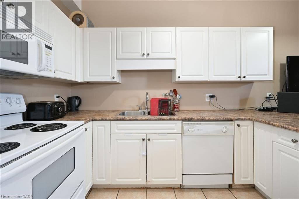 Single Family at 105- 6365 DRUMMOND Road, Niagara Falls, Ontario - Photo 8 - RE/MAX Garden City Realty