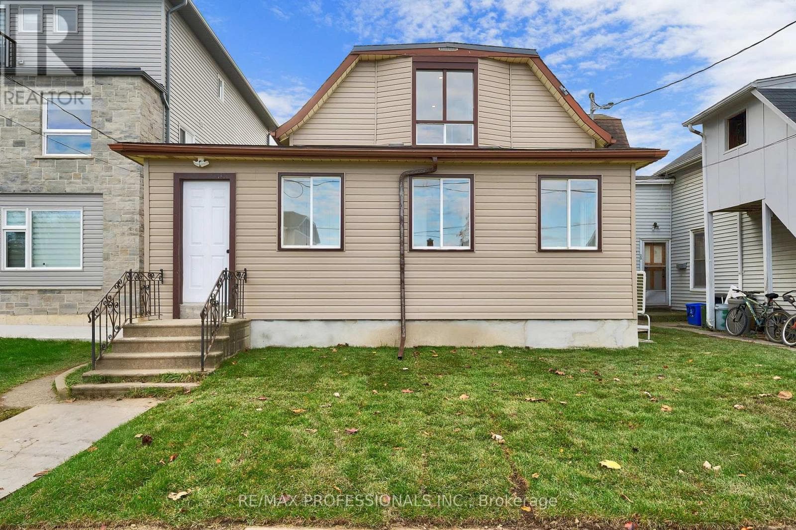 27 Oakdale Avenue