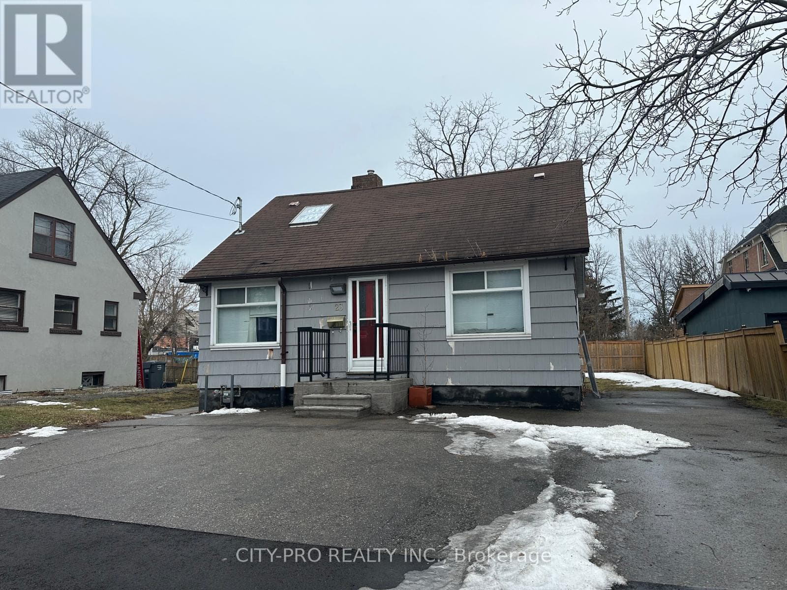 Retail at 23 Pearl Street, Mississauga (Streetsville), Ontario - Photo 2 - RE/MAX Garden City Realty