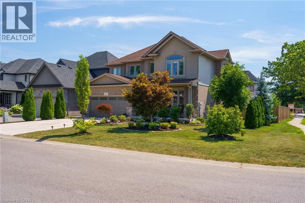 Single Family at 8952 BLACK FOREST Crescent, Niagara Falls, Ontario - Photo 2 - RE/MAX Garden City Realty
