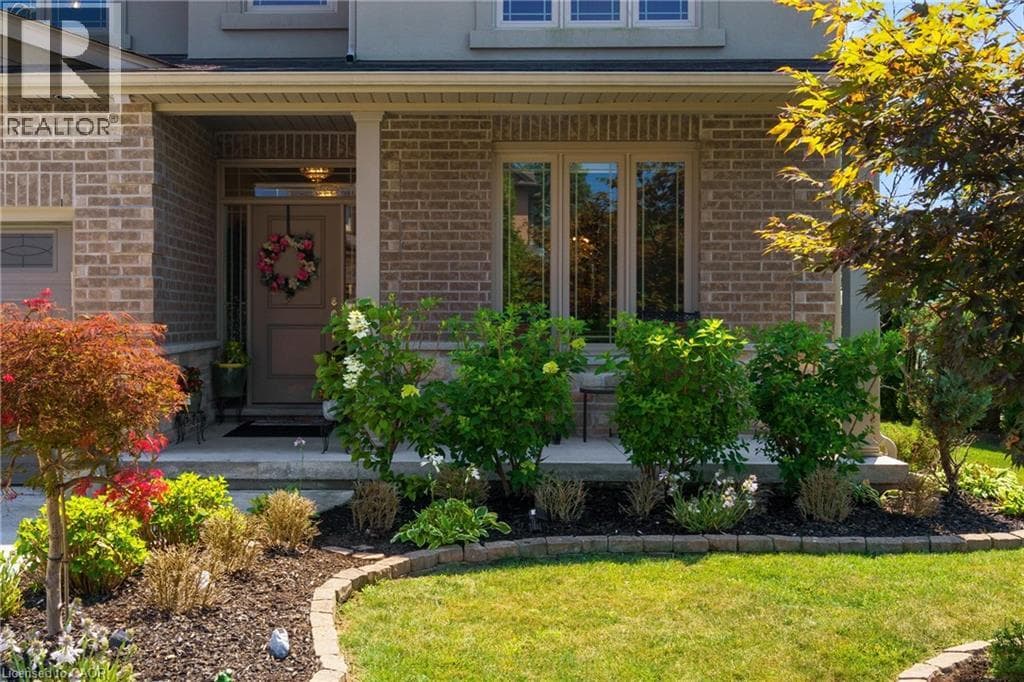 Single Family at 8952 BLACK FOREST Crescent, Niagara Falls, Ontario - Photo 3 - RE/MAX Garden City Realty