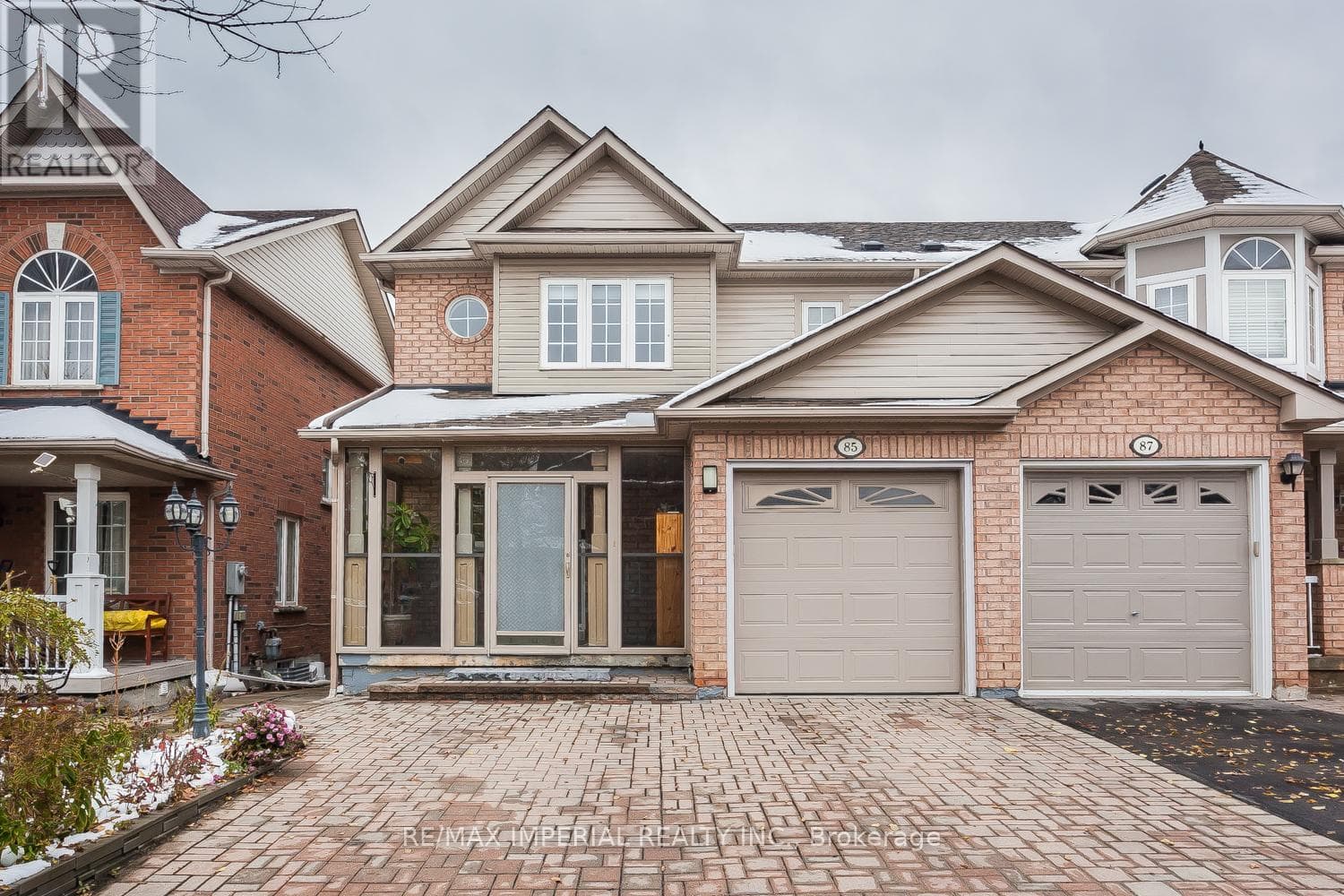 85 Maple Ridge Crescent