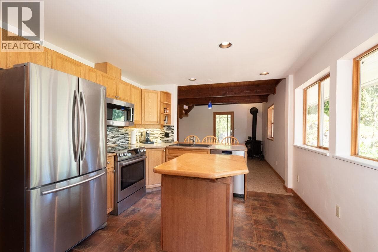 Single Family at 1293 WESTSIDE Road, Bowen Island, British Columbia - Photo 10 - RE/MAX Garden City Realty