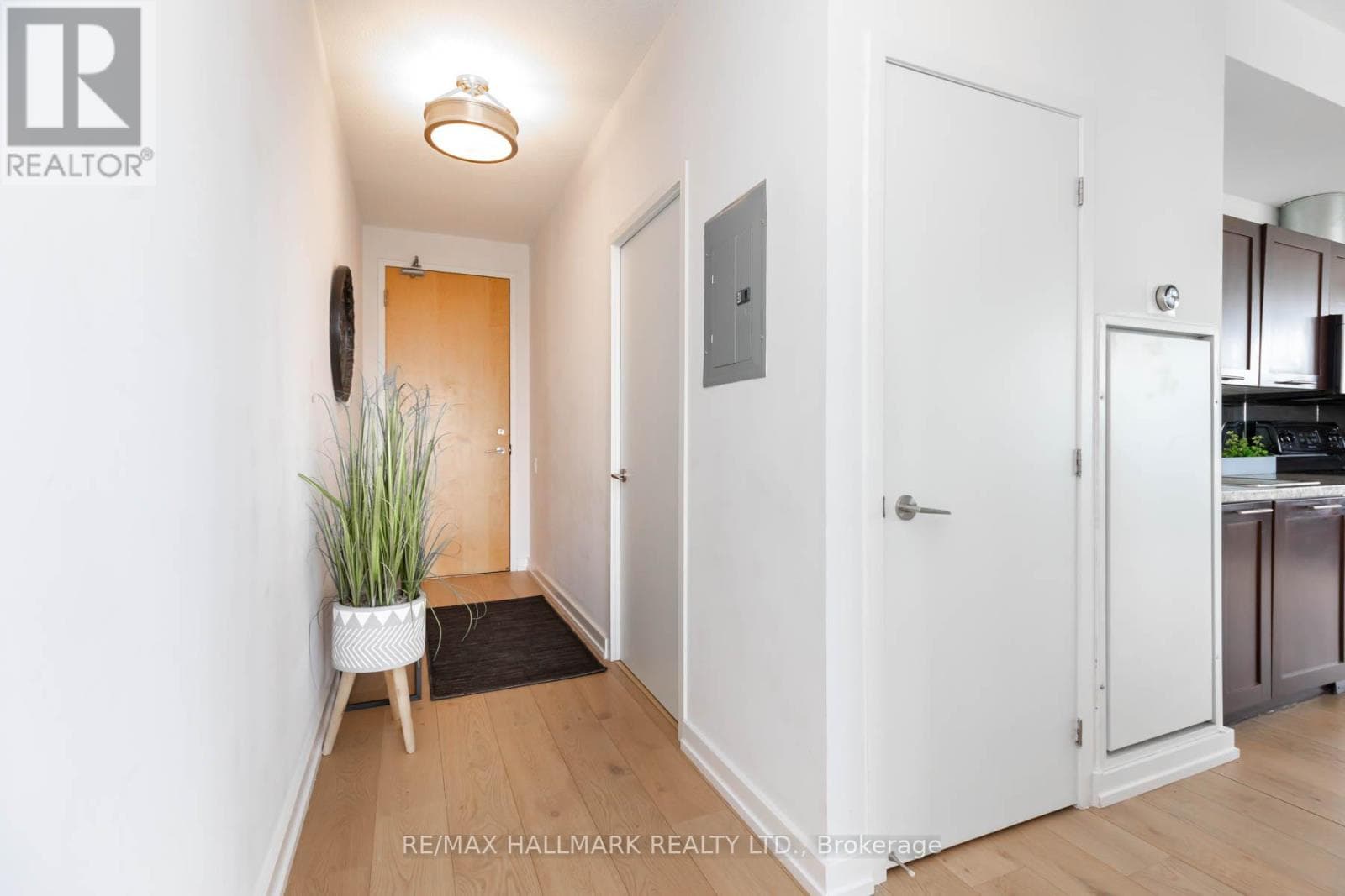 Single Family at 1502- 33 Mill Street, Toronto (Waterfront Communities), Ontario - Photo 3 - RE/MAX Garden City Realty