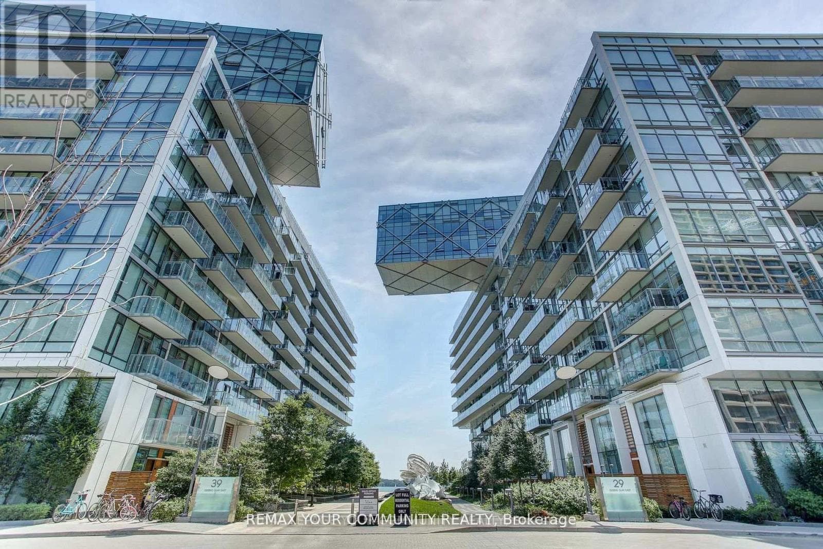 Single Family at 1109- 39 Queens Quay, Toronto (Waterfront Communities), Ontario - Photo 2 - RE/MAX Garden City Realty