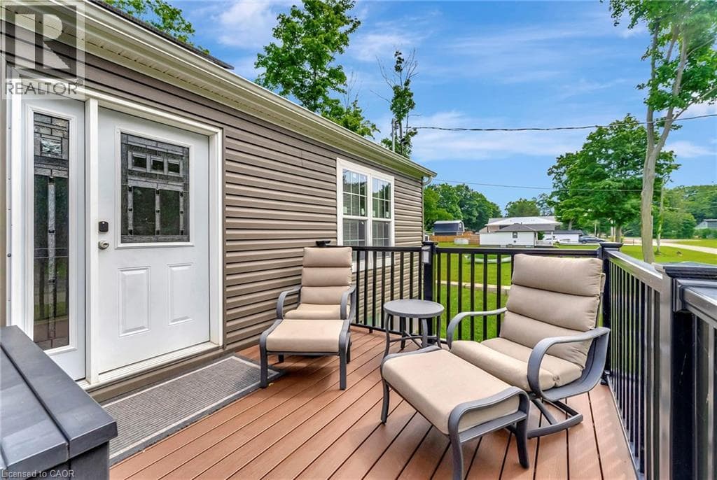 Single Family at 4881 MAPLEVIEW Crescent, Port Colborne, Ontario - Photo 4 - RE/MAX Garden City Realty
