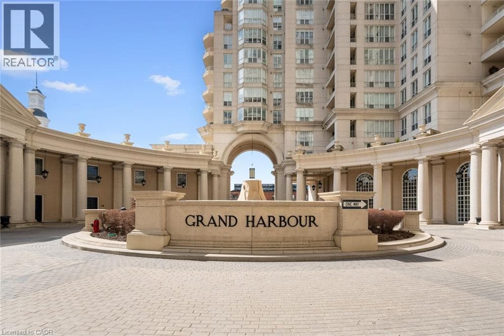Single Family at 301- 2287 LAKE SHORE Boulevard, Toronto, Ontario - Photo 3 - RE/MAX Garden City Realty
