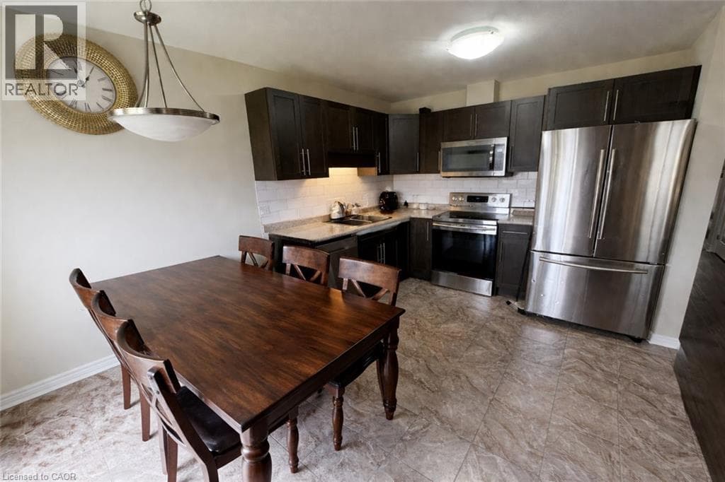 Single Family at 7905 OLDFIELD Road, Niagara Falls, Ontario - Photo 3 - RE/MAX Garden City Realty