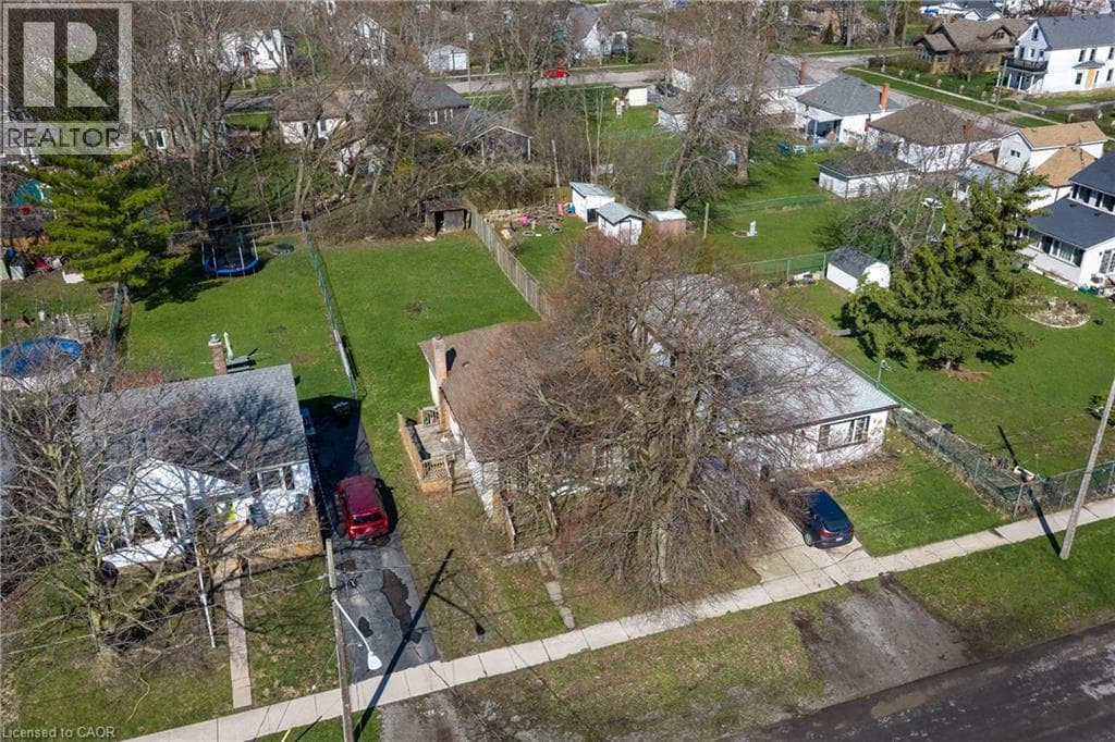 Single Family at 152 HIGH Street, Fort Erie, Ontario - Photo 2 - RE/MAX Garden City Realty