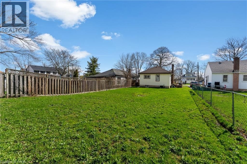 Single Family at 152 HIGH Street, Fort Erie, Ontario - Photo 9 - RE/MAX Garden City Realty