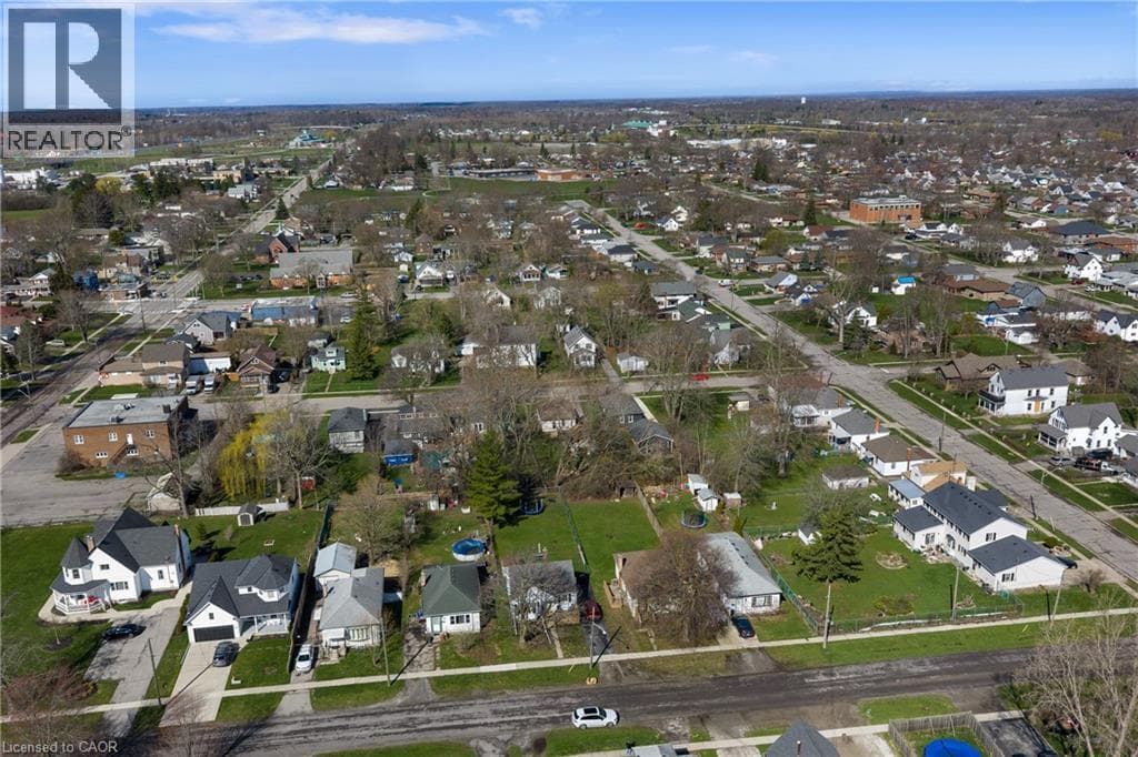 Single Family at 152 HIGH Street, Fort Erie, Ontario - Photo 3 - RE/MAX Garden City Realty