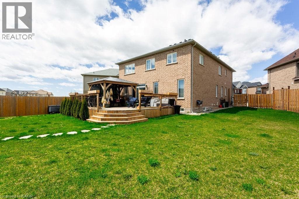 Single Family at 7776 TUPELO Crescent, Niagara Falls, Ontario - Photo 6 - RE/MAX Garden City Realty