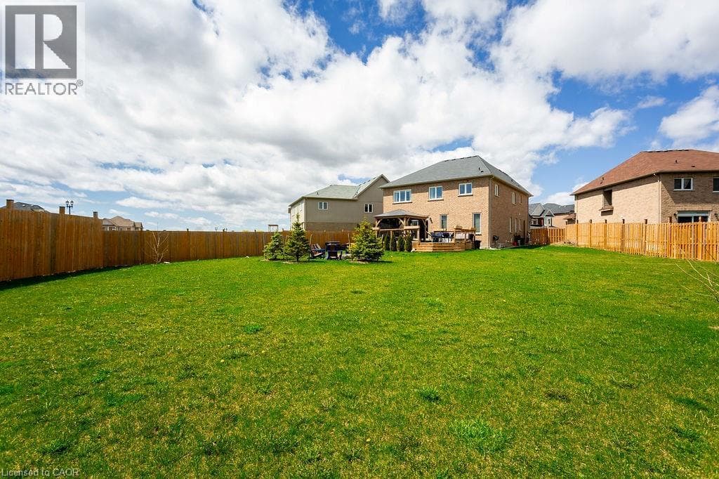 Single Family at 7776 TUPELO Crescent, Niagara Falls, Ontario - Photo 4 - RE/MAX Garden City Realty