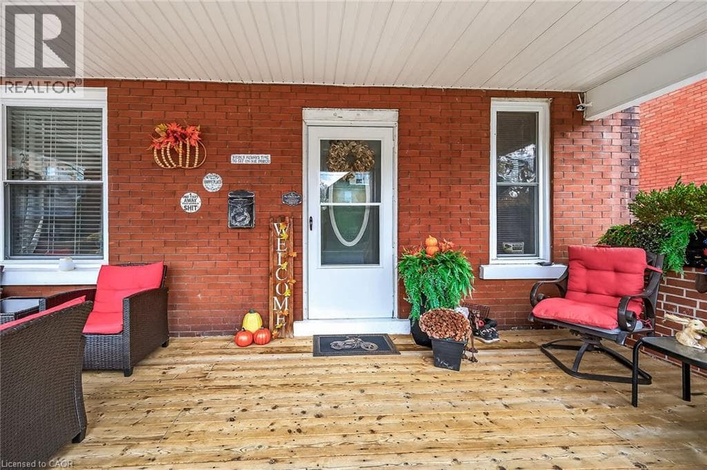 Single Family at 22 GRIFFITH Street, Welland, Ontario - Photo 4 - RE/MAX Garden City Realty