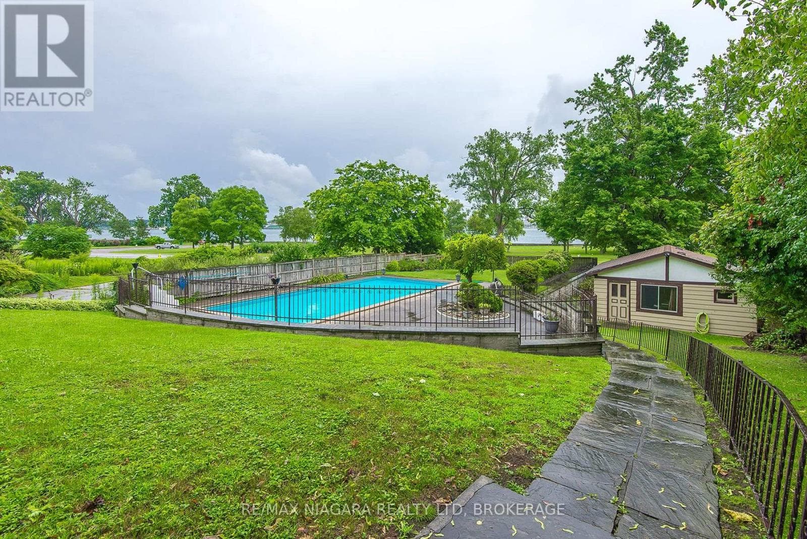 Single Family at 140 LAKESHORE Road, Fort Erie (Lakeshore), Ontario - Photo 6 - RE/MAX Garden City Realty