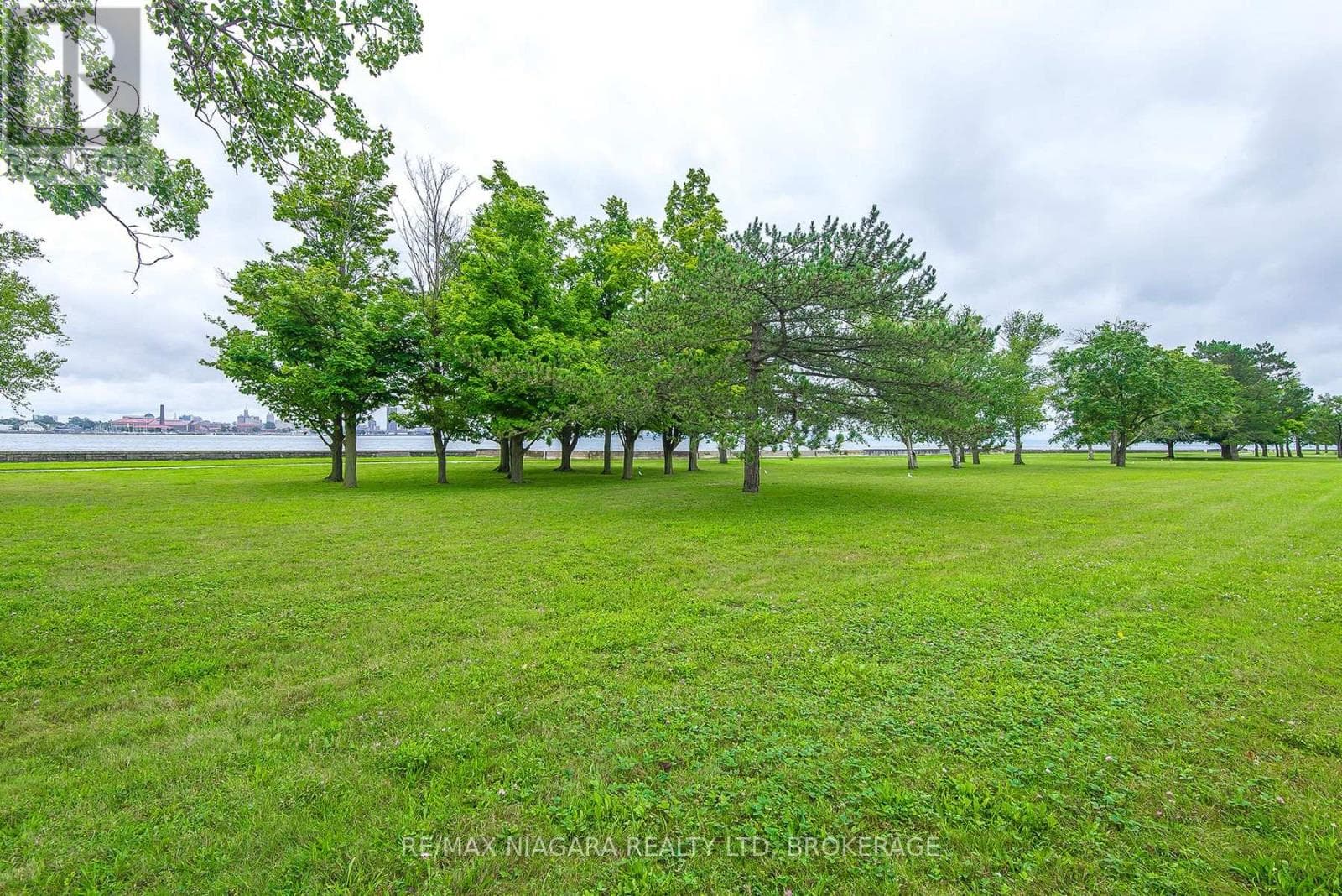 Single Family at 140 LAKESHORE Road, Fort Erie (Lakeshore), Ontario - Photo 5 - RE/MAX Garden City Realty