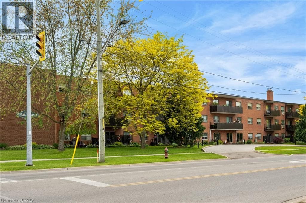Single Family at 323- 485 THOROLD Road, Welland, Ontario - Photo 5 - RE/MAX Garden City Realty