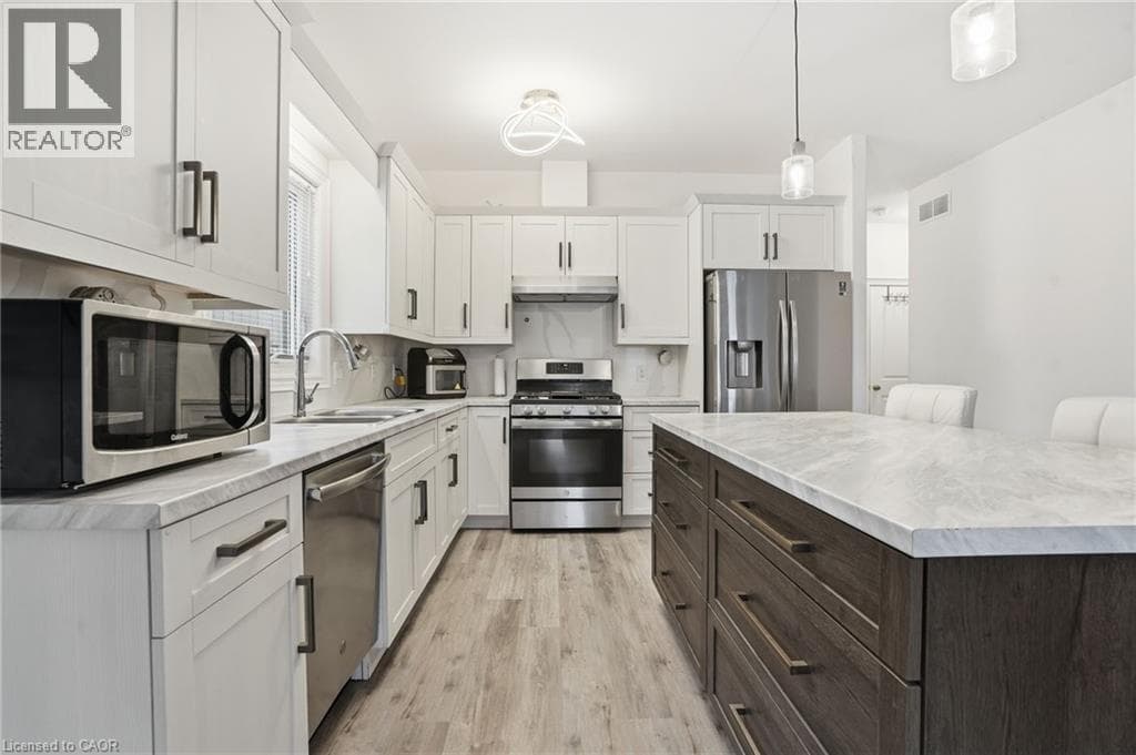Single Family at Main- 1049 KETTLE Court, Fort Erie, Ontario - Photo 10 - RE/MAX Garden City Realty