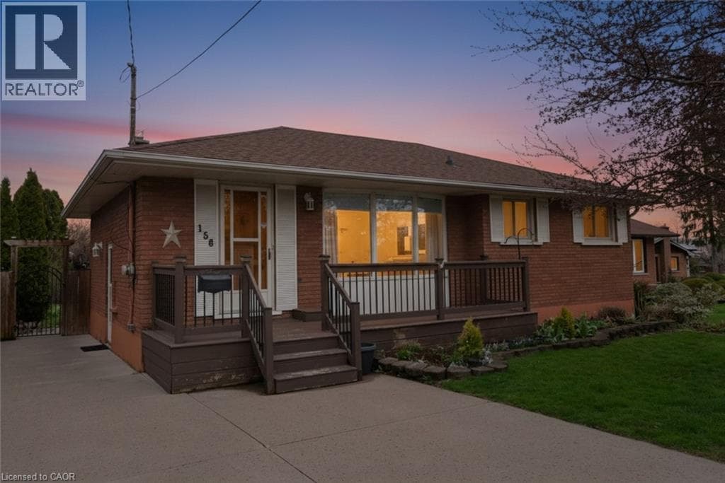 Single Family at 158 RYKERT Street, St. Catharines, Ontario - Photo 4 - RE/MAX Garden City Realty
