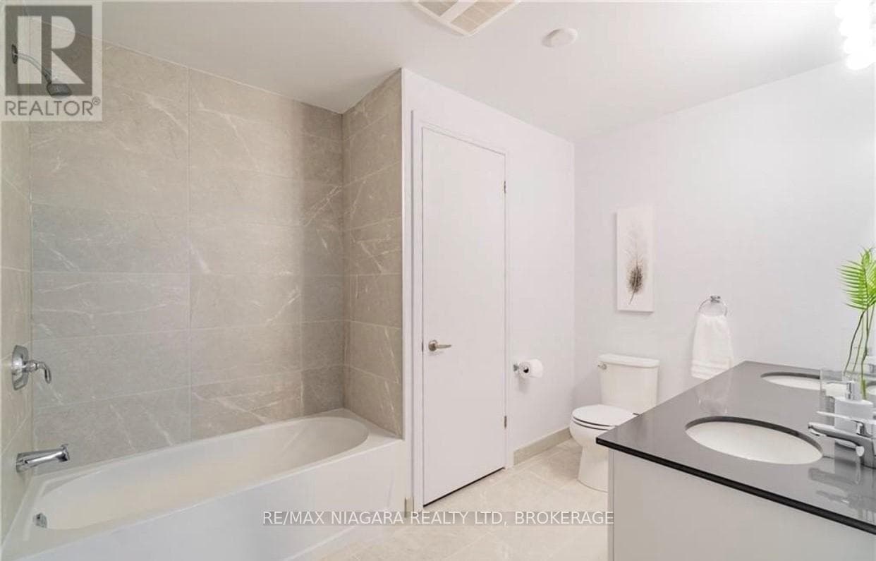 Single Family at 7711 Green Vista Gate, Niagara Falls (Oldfield), Ontario - Photo 10 - RE/MAX Garden City Realty
