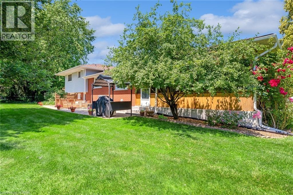 Single Family at 54 VALLEY Road, St. Catharines, Ontario - Photo 3 - RE/MAX Garden City Realty