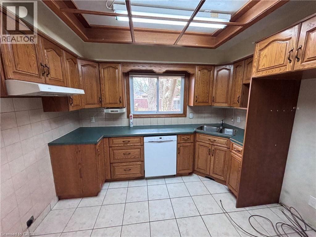 Single Family at 4 BEECHWOOD Court, St. Catharines, Ontario - Photo 10 - RE/MAX Garden City Realty