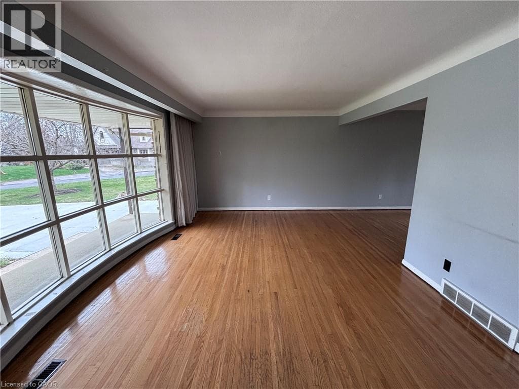 Single Family at 4 BEECHWOOD Court, St. Catharines, Ontario - Photo 9 - RE/MAX Garden City Realty