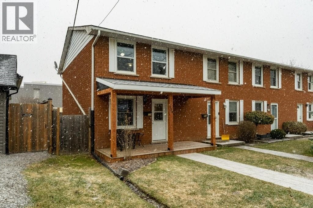 Single Family at 158 DUFFERIN Street, West Lincoln, Ontario - Photo 5 - RE/MAX Garden City Realty