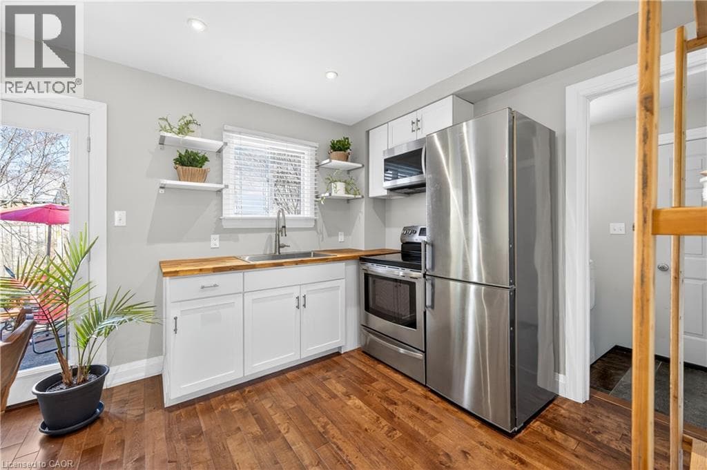 Single Family at 113 NIAGARA Street, Welland, Ontario - Photo 8 - RE/MAX Garden City Realty