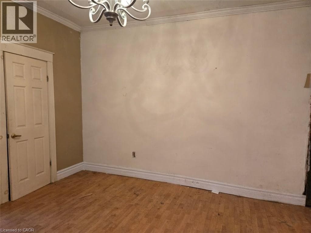Single Family at 4336 ELGIN Street, Niagara Falls, Ontario - Photo 5 - RE/MAX Garden City Realty