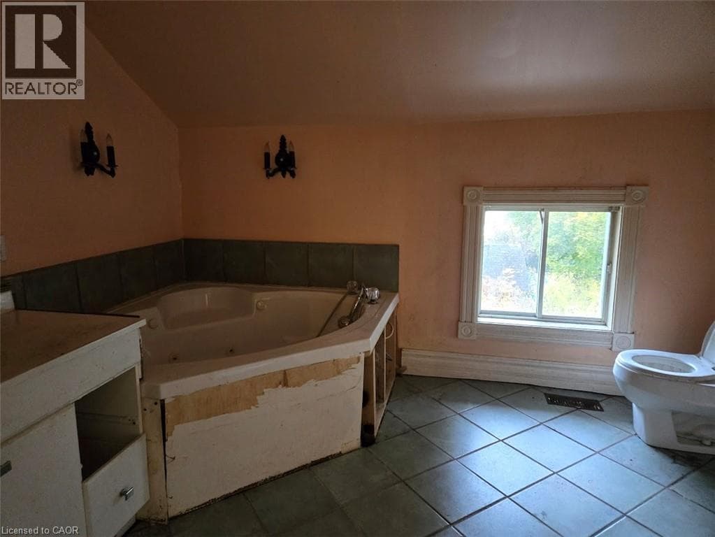 Single Family at 4336 ELGIN Street, Niagara Falls, Ontario - Photo 8 - RE/MAX Garden City Realty