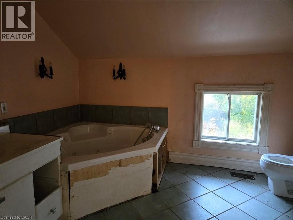 Single Family at 4336 ELGIN Street, Niagara Falls, Ontario - Photo 9 - RE/MAX Garden City Realty