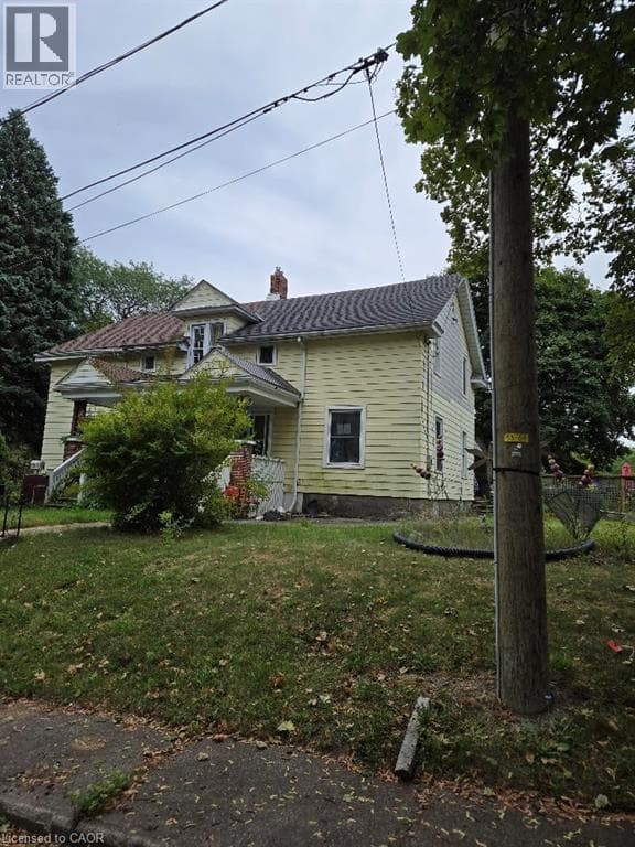 Single Family at 4340 ELGIN Street, Niagara Falls, Ontario - Photo 2 - RE/MAX Garden City Realty