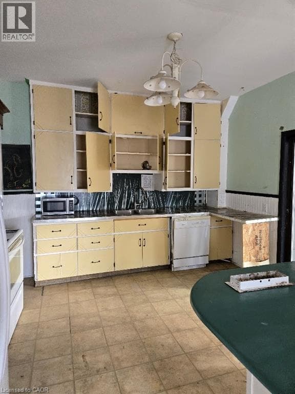 Single Family at 4340 ELGIN Street, Niagara Falls, Ontario - Photo 8 - RE/MAX Garden City Realty
