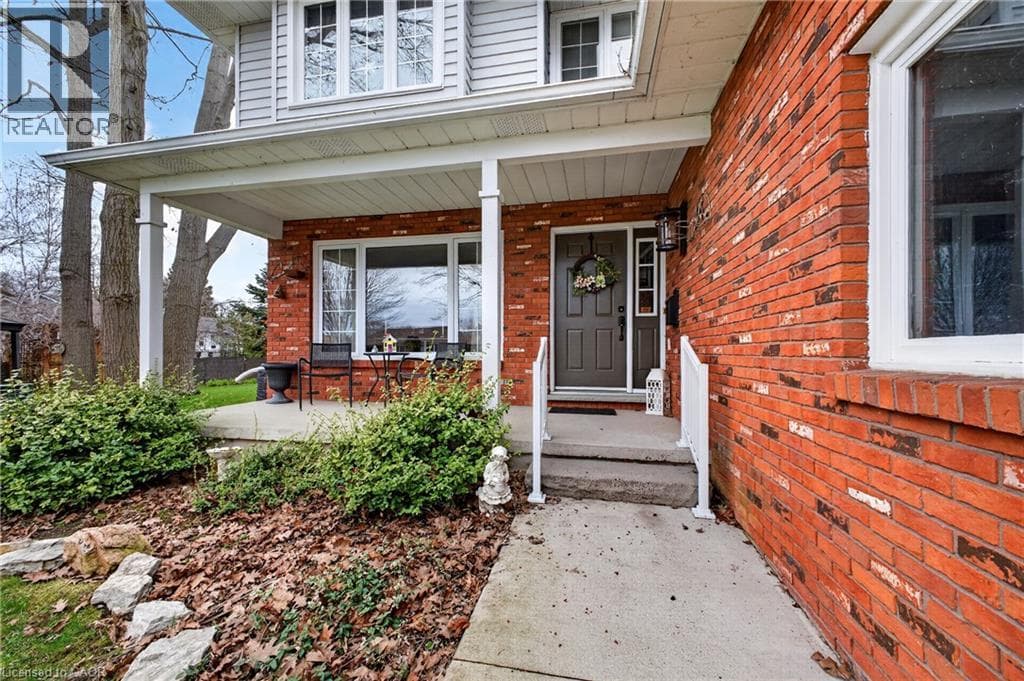 Single Family at 24 LAKESIDE Place, Port Colborne, Ontario - Photo 6 - RE/MAX Garden City Realty
