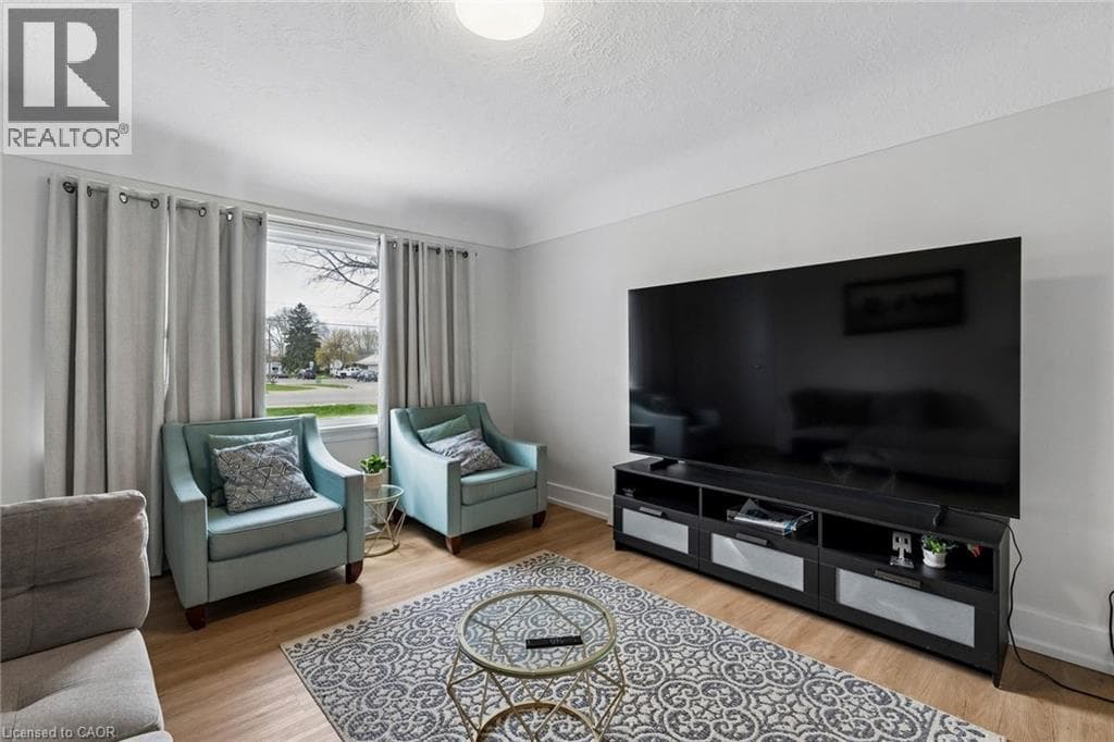Multi-family at 428 THOROLD Road, Welland, Ontario - Photo 4 - RE/MAX Garden City Realty