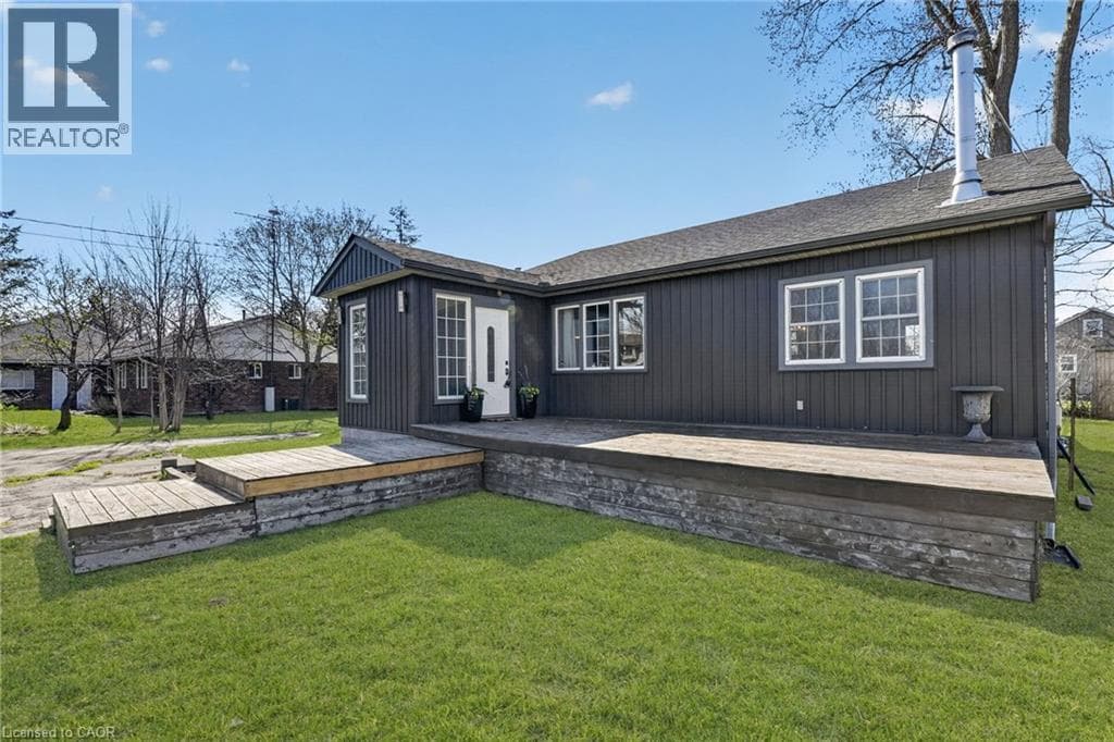 Single Family at 3149 JEWELL Avenue, Fort Erie, Ontario - Photo 3 - RE/MAX Garden City Realty