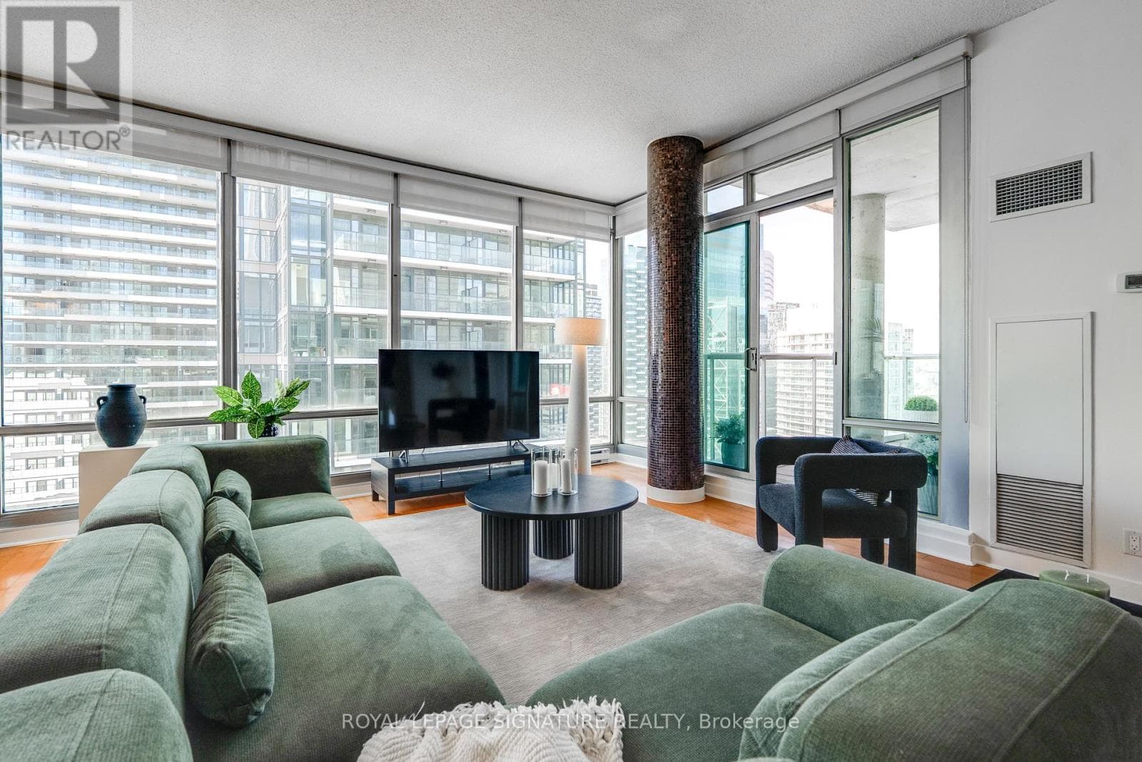 Single Family at 3803- 81 Navy Wharf Court, Toronto (Waterfront Communities), Ontario - Photo 2 - RE/MAX Garden City Realty