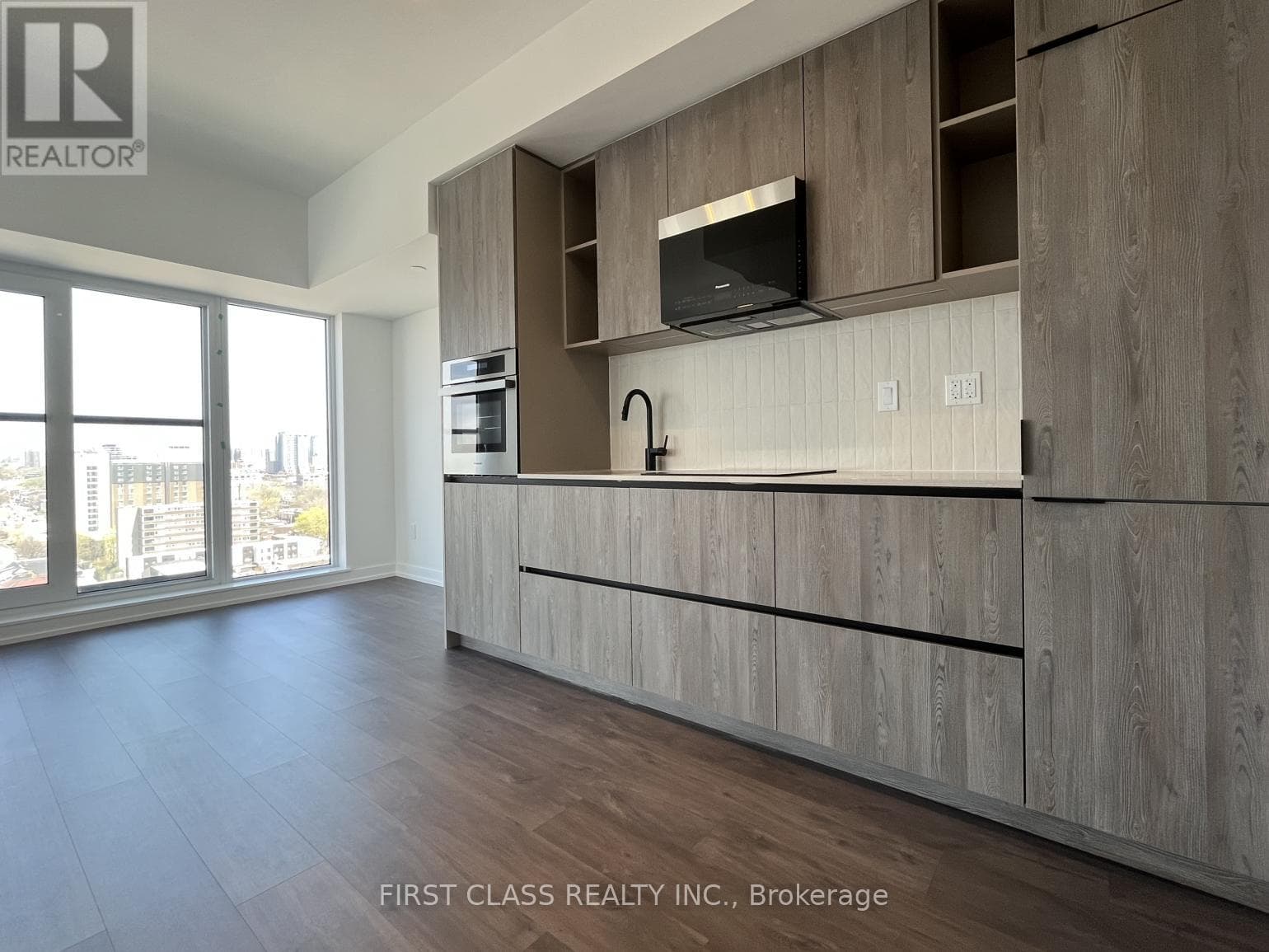 Single Family at Ph07- 2 Augusta Avenue, Toronto (Waterfront Communities), Ontario - Photo 4 - RE/MAX Garden City Realty