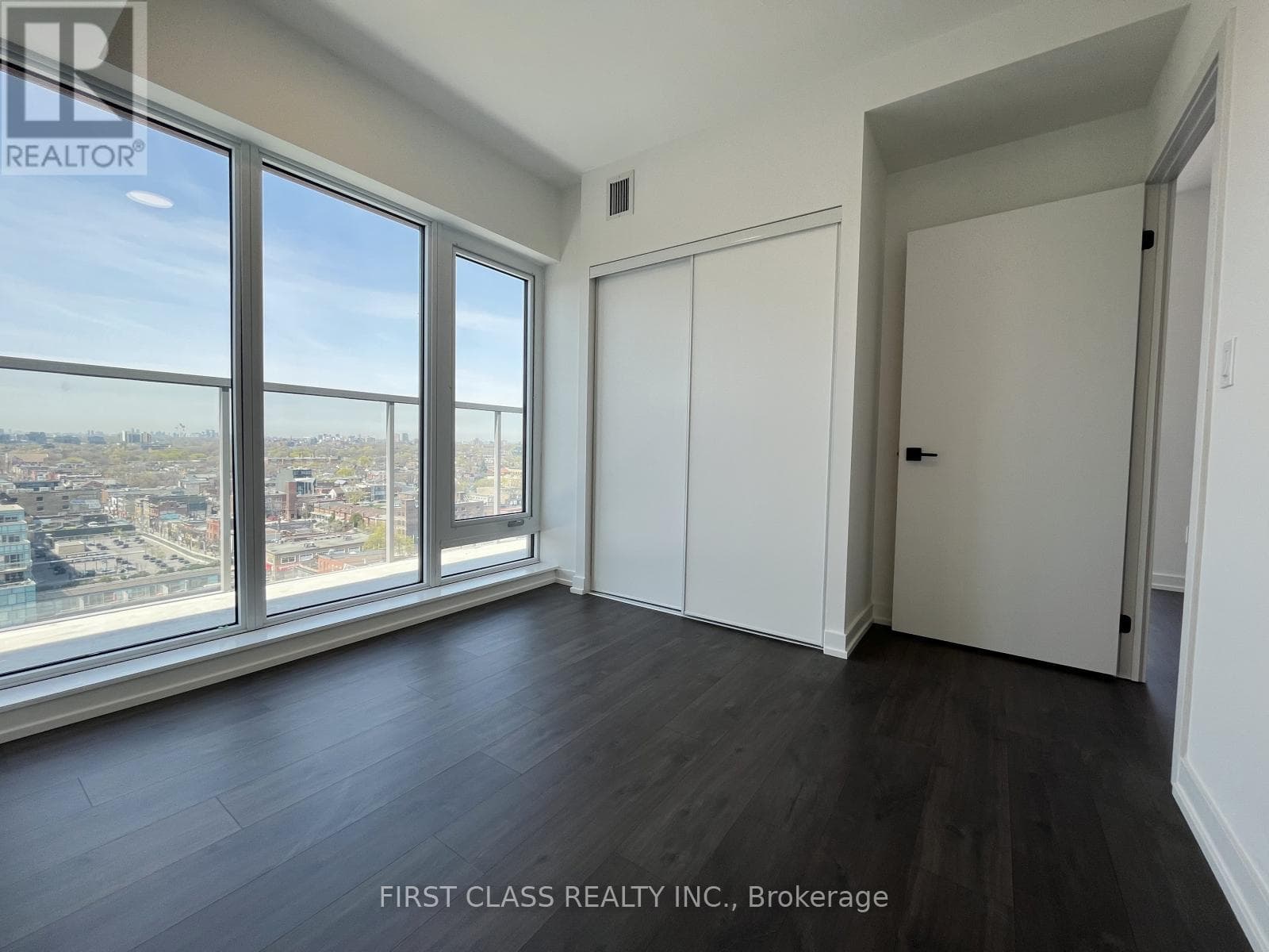 Single Family at Ph07- 2 Augusta Avenue, Toronto (Waterfront Communities), Ontario - Photo 7 - RE/MAX Garden City Realty