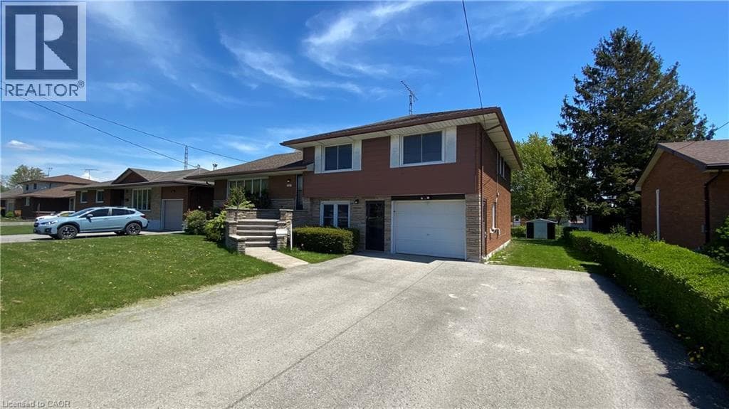 Single Family at Lower- 300 KNOLL Street, Port Colborne, Ontario - Photo 2 - RE/MAX Garden City Realty