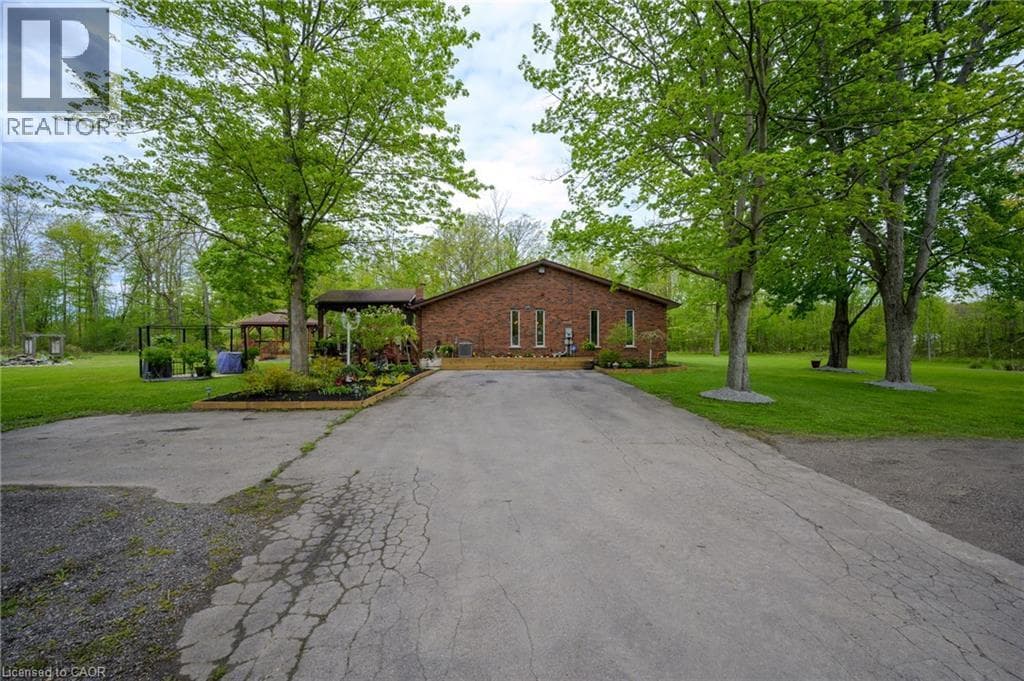 Single Family at 2859 DOMINION Road, Fort Erie, Ontario - Photo 5 - RE/MAX Garden City Realty