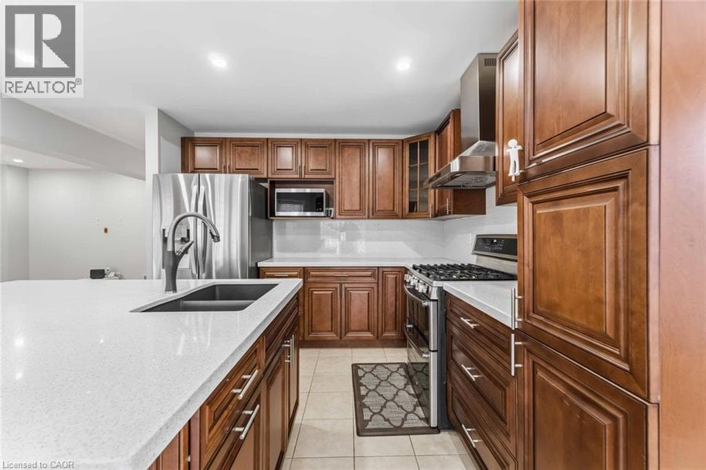Single Family at 6537 ST MICHAEL Avenue, Niagara Falls, Ontario - Photo 3 - RE/MAX Garden City Realty