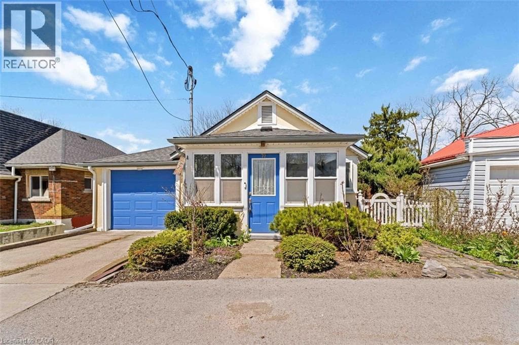 Single Family at 70 RIVERSIDE Drive, Welland, Ontario - Photo 6 - RE/MAX Garden City Realty