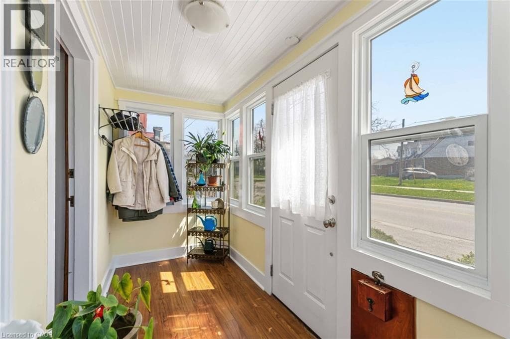 Single Family at 70 RIVERSIDE Drive, Welland, Ontario - Photo 7 - RE/MAX Garden City Realty